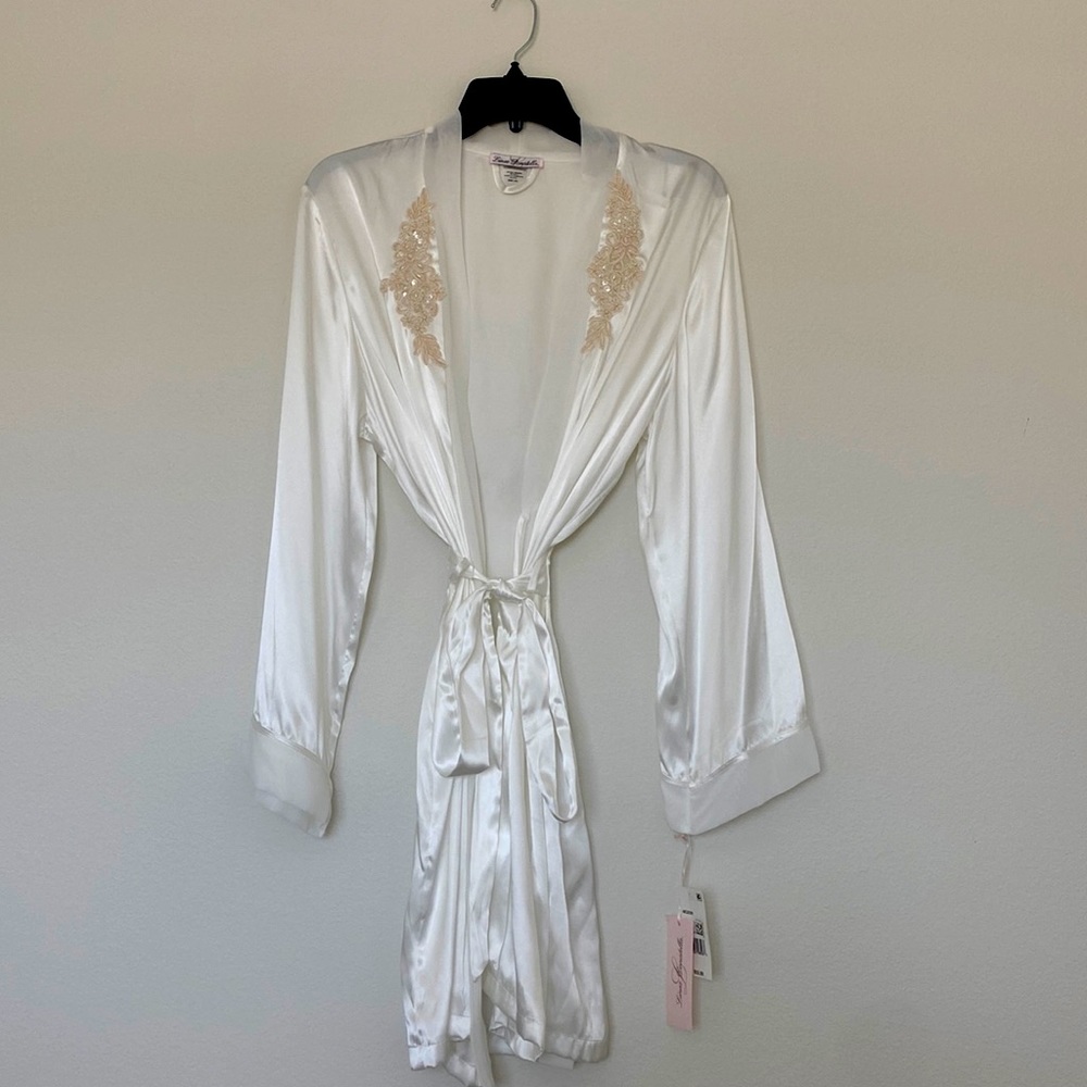 Brand New Linea Donatella Satin Bridal Wrap Robe Wedding Edition